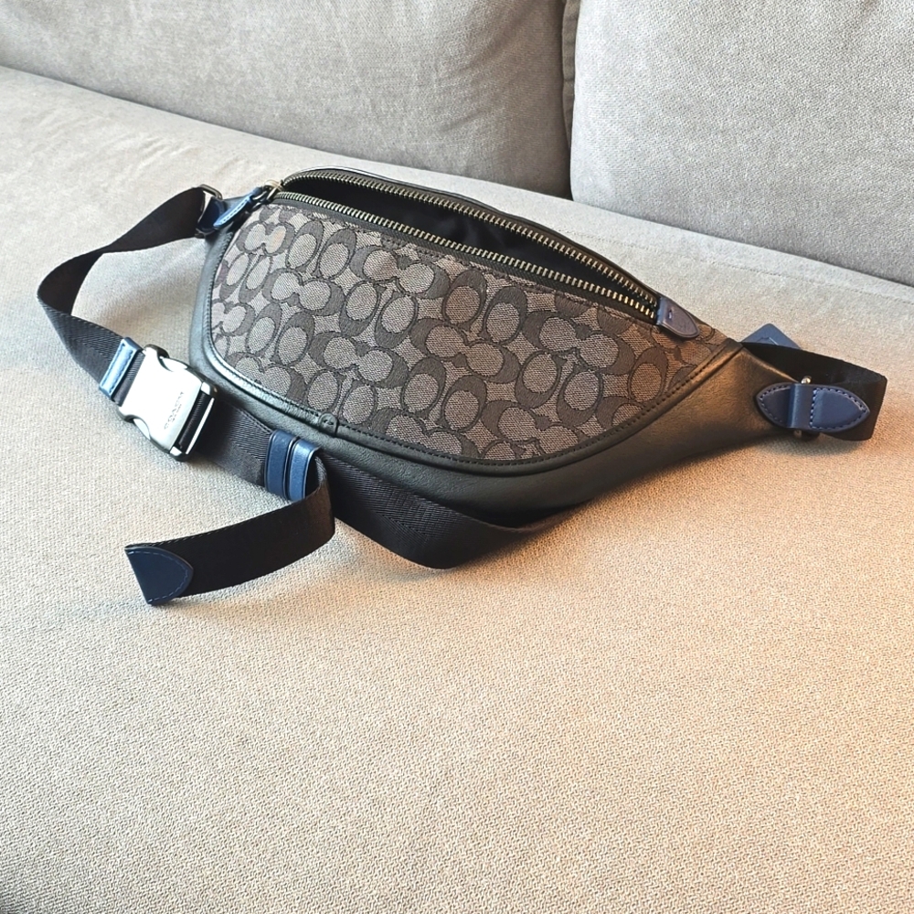 Coach Warren Belt Bag Signature Canvas Gunmetal/Charcoal Black (minor scratches)
